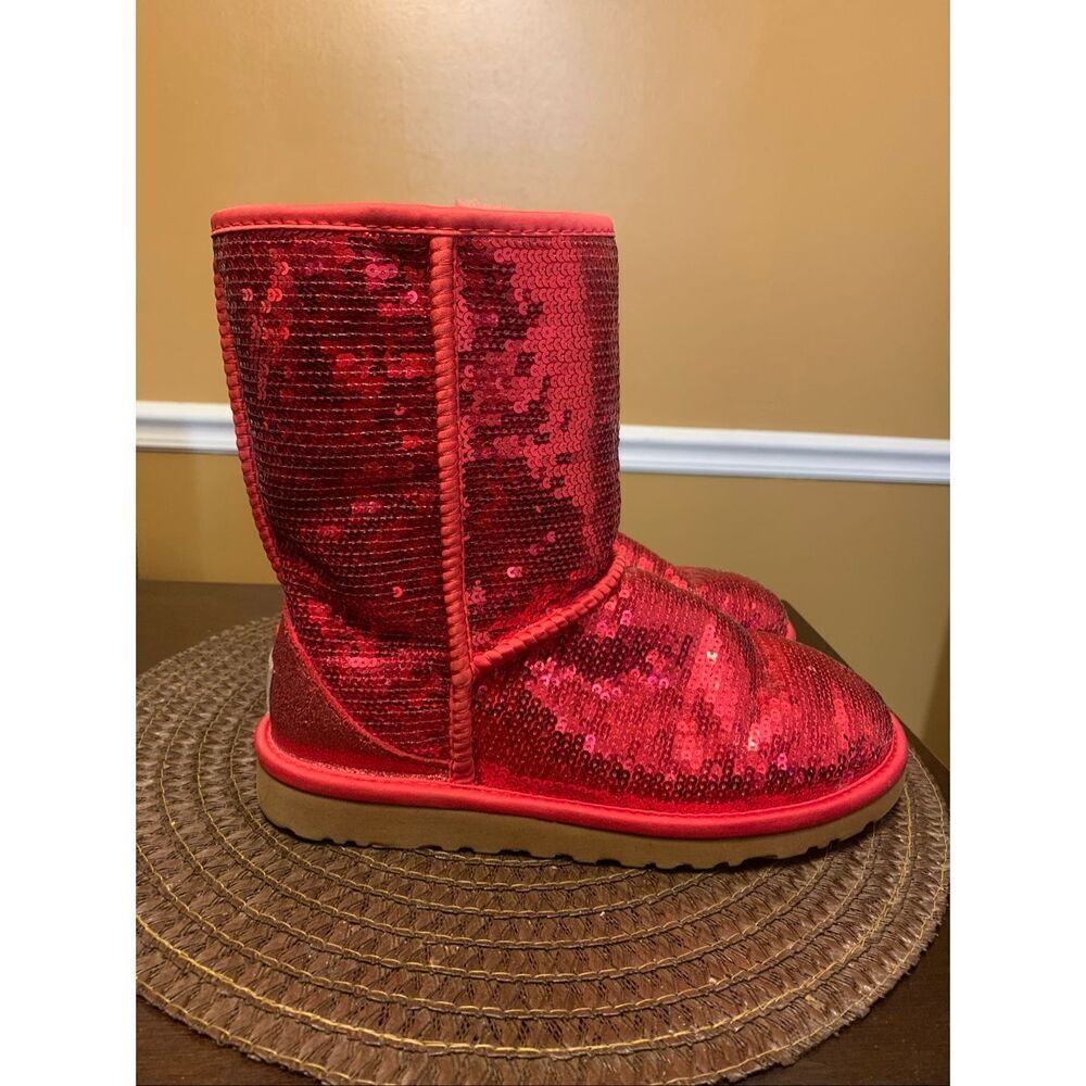UGG CLASSIC SPARKLE SEQUIN RED LIMITED HOLIDAY EDITION WOMEN SIZE 6 RARE 🔥 - Picture 2 of 10